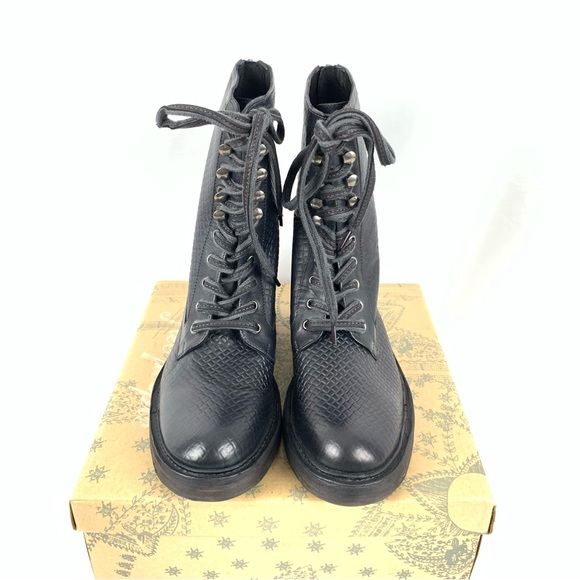 Free People Santa Fe Black Embossed Lace Up Boot Sz 8 Combat Moto Style Leather - Picture 5 of 7